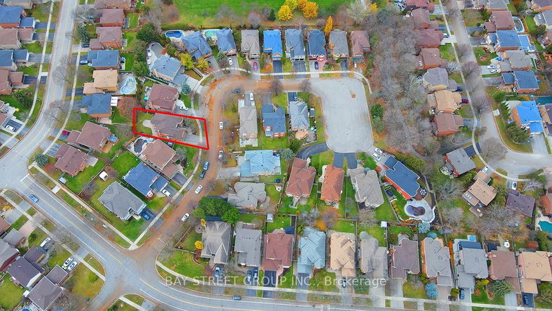 8 Mooreland Crt, Markham, L3P 7P8 | Image 2