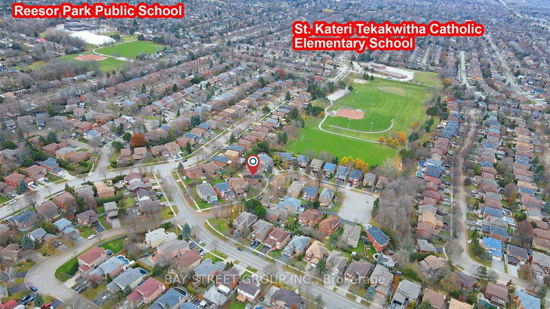 8 Mooreland Crt, Markham, L3P 7P8 | Image 3