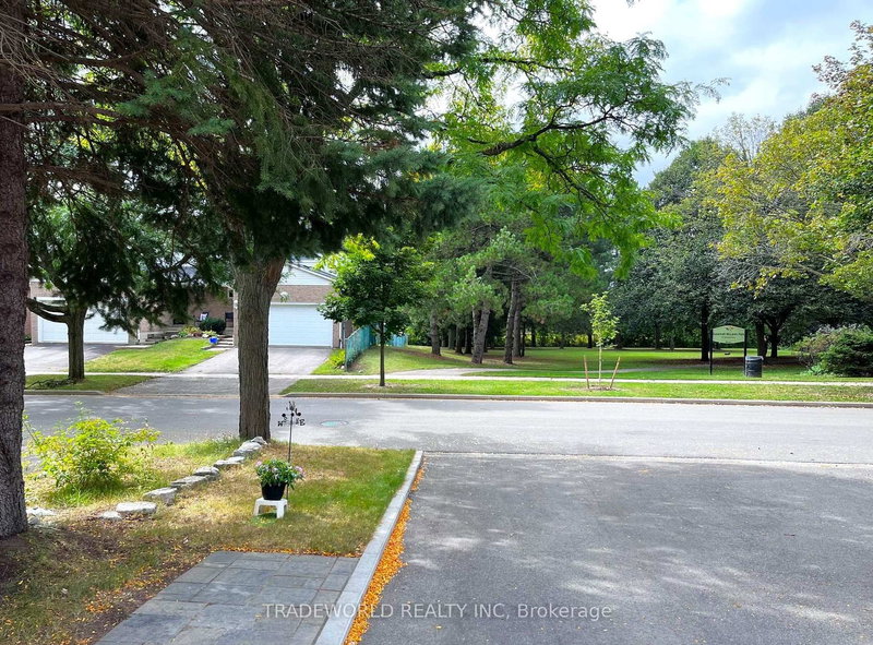 122 Tamarack Dr, Markham, L3T 4X4 | Image 3