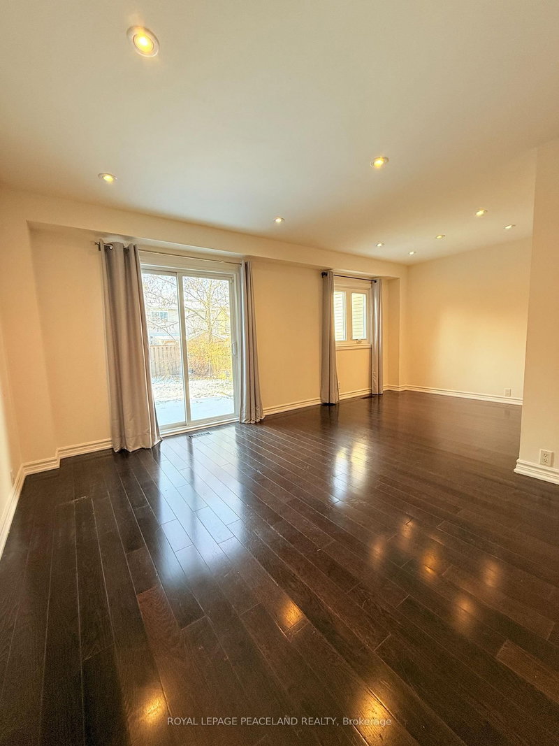 16 Madsen Cres, Markham, L3R 4P3 | Image 3