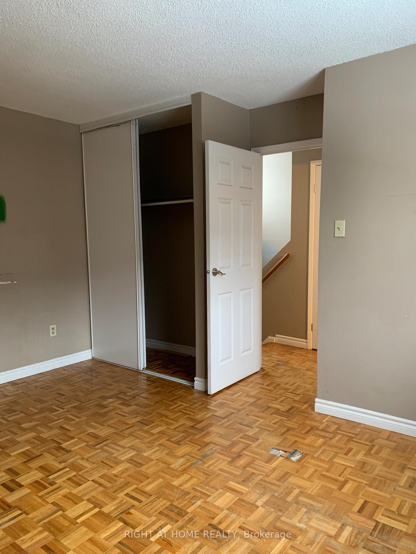 Townhouse for sale at 129 Milestone Crescent, Aurora, Ontario, L4G 3M2 - Aurora Village - MLS: N12593136