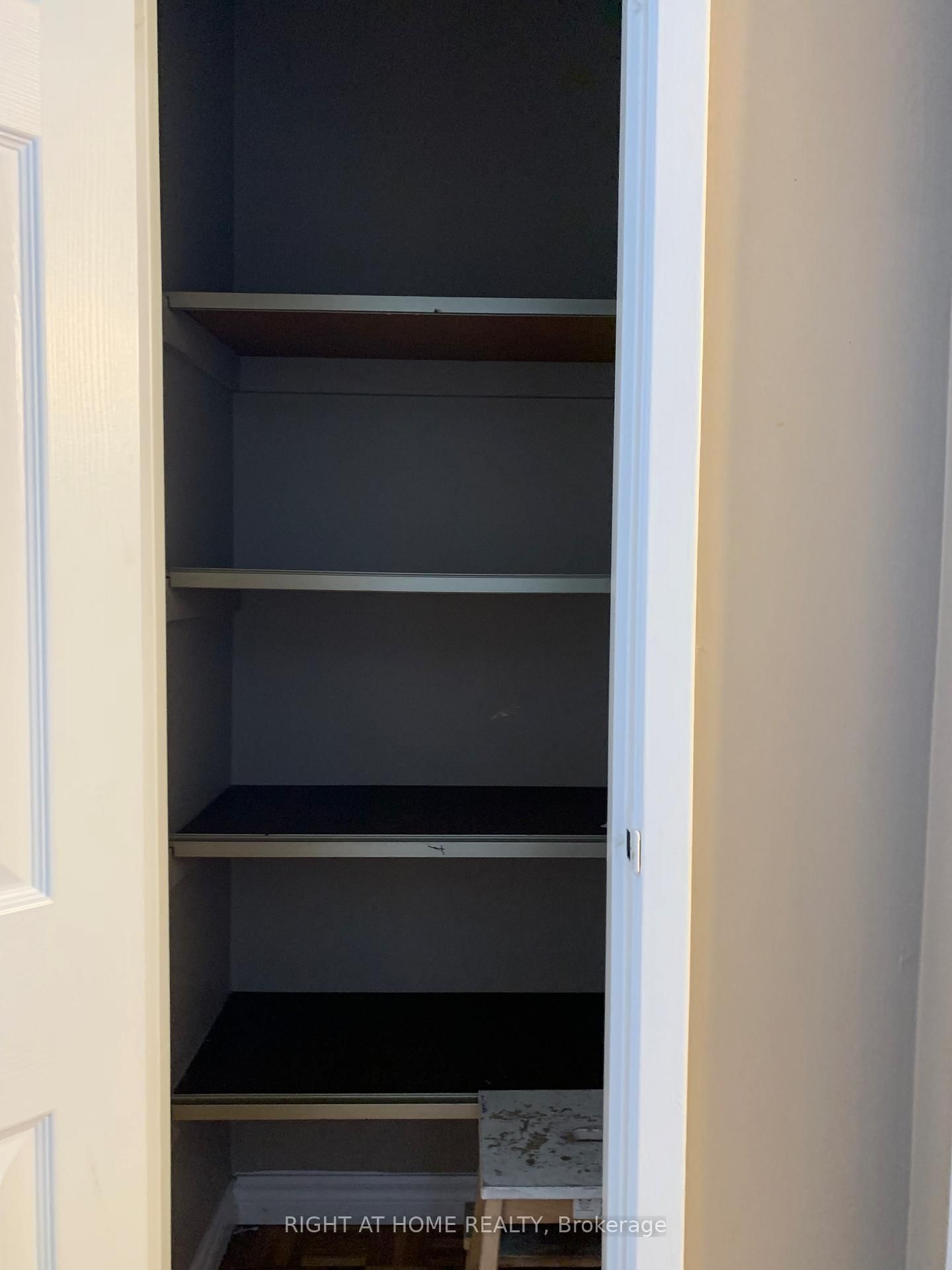 Townhouse for sale at 129 Milestone Crescent, Aurora, Ontario, L4G 3M2 - Aurora Village - MLS: N12593136