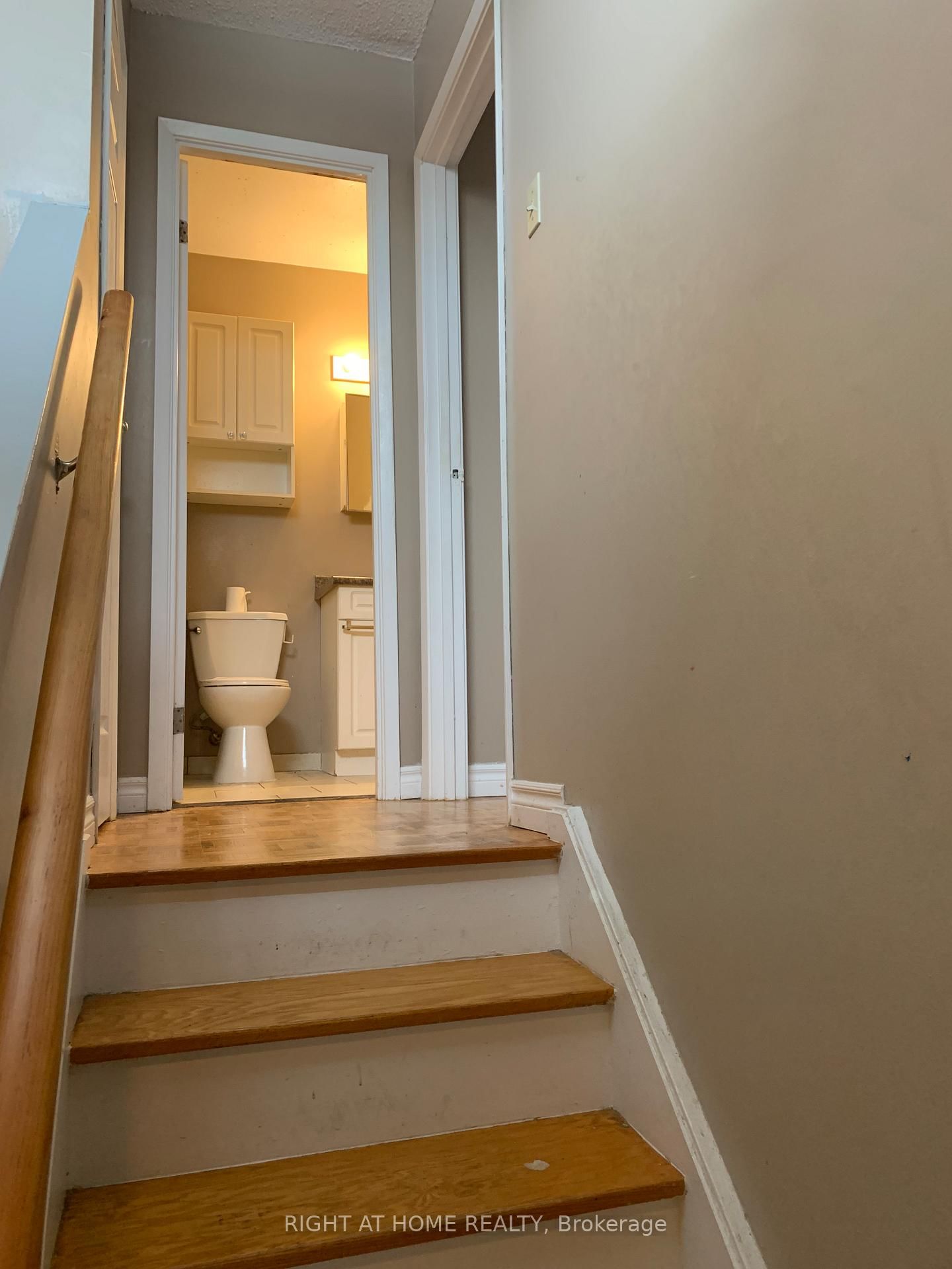 Townhouse for sale at 129 Milestone Crescent, Aurora, Ontario, L4G 3M2 - Aurora Village - MLS: N12593136