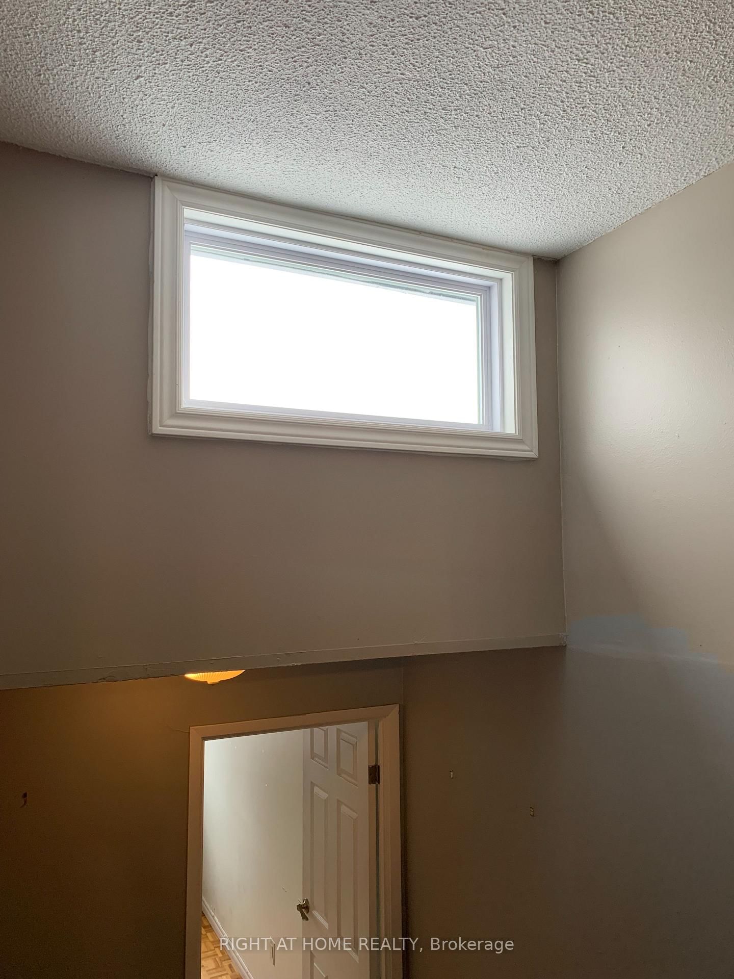 Townhouse for sale at 129 Milestone Crescent, Aurora, Ontario, L4G 3M2 - Aurora Village - MLS: N12593136