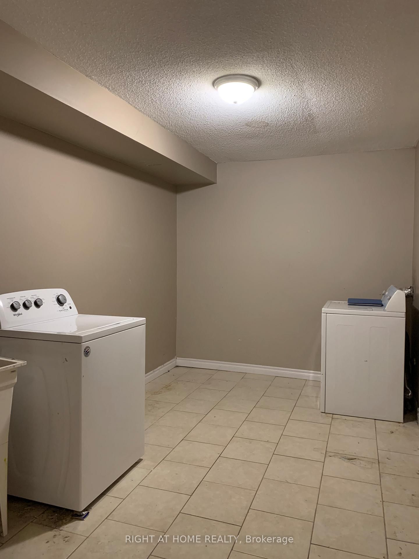 Townhouse for sale at 129 Milestone Crescent, Aurora, Ontario, L4G 3M2 - Aurora Village - MLS: N12593136