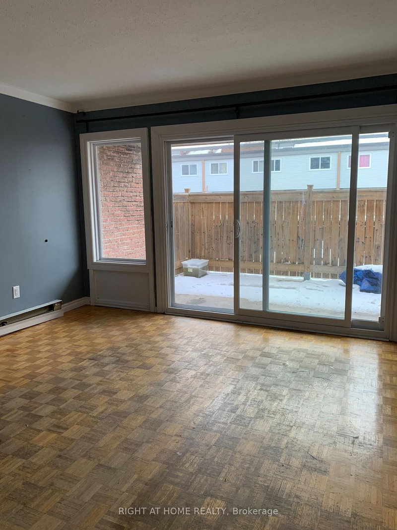 129 Milestone Cres, Aurora, L4G 3M2 | Image 3