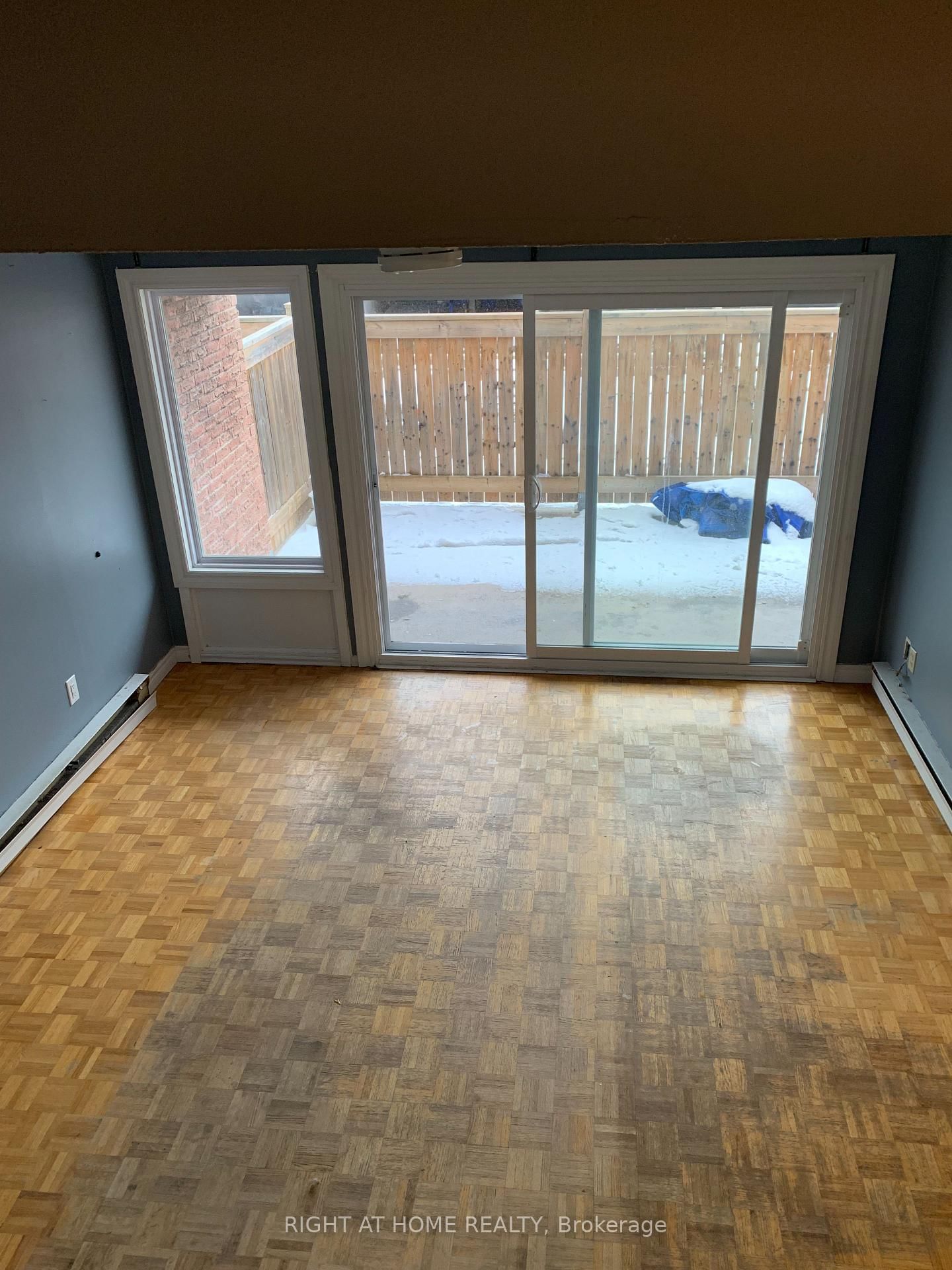 Townhouse for sale at 129 Milestone Crescent, Aurora, Ontario, L4G 3M2 - Aurora Village - MLS: N12593136