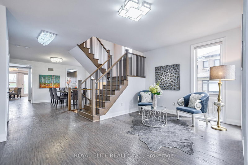 40 Conklin Cres, Aurora, L4G 0Z2 | Image 3