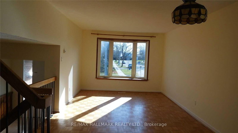 22 Springhead Gdns, Richmond Hill, L4C 5B9 | Image 3