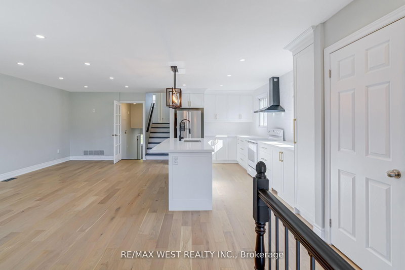 101 Tall Grass Tr, Vaughan, L4L 3J3 | Image 3