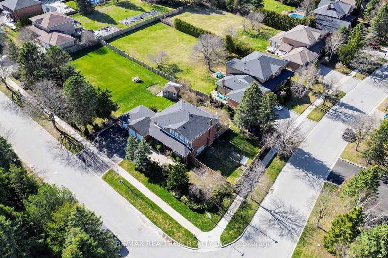 80 Findlay Ave, King, L7B 1E1 | Image 3