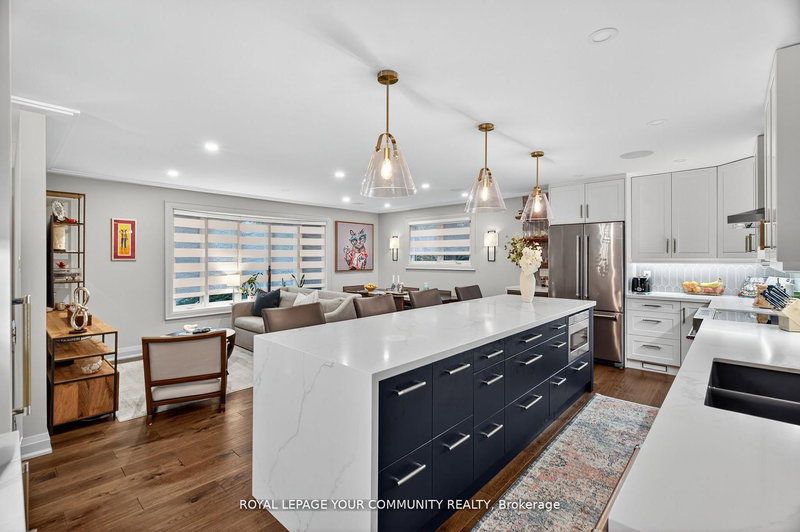 105 Orchard Heights Blvd, Aurora, L4G 2Z8 | Image 2