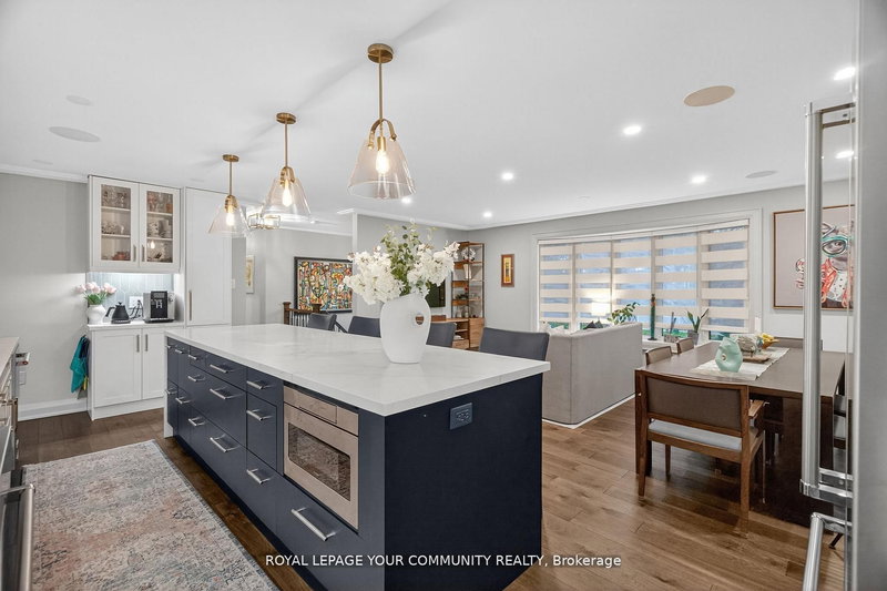 105 Orchard Heights Blvd, Aurora, L4G 2Z8 | Image 3