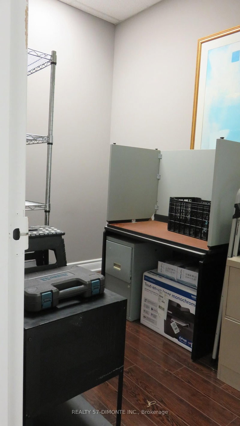 12 - 20 Wertheim Crt, Richmond Hill, L4B 3A8 | Image 3