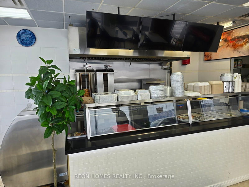 1B - 15440 Bayview Ave, Aurora, L4G 3G8 | Image 2