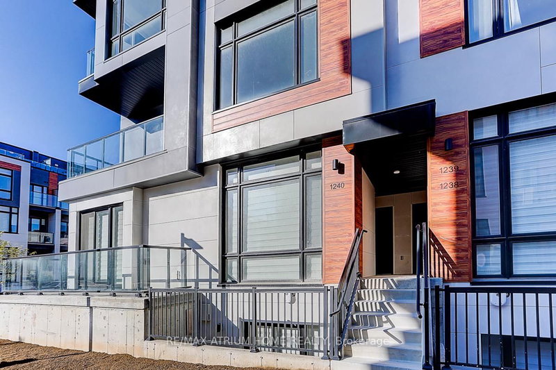 1240 - 10 David Eyer Rd, Richmond Hill, L4S 0N3 | Image 2