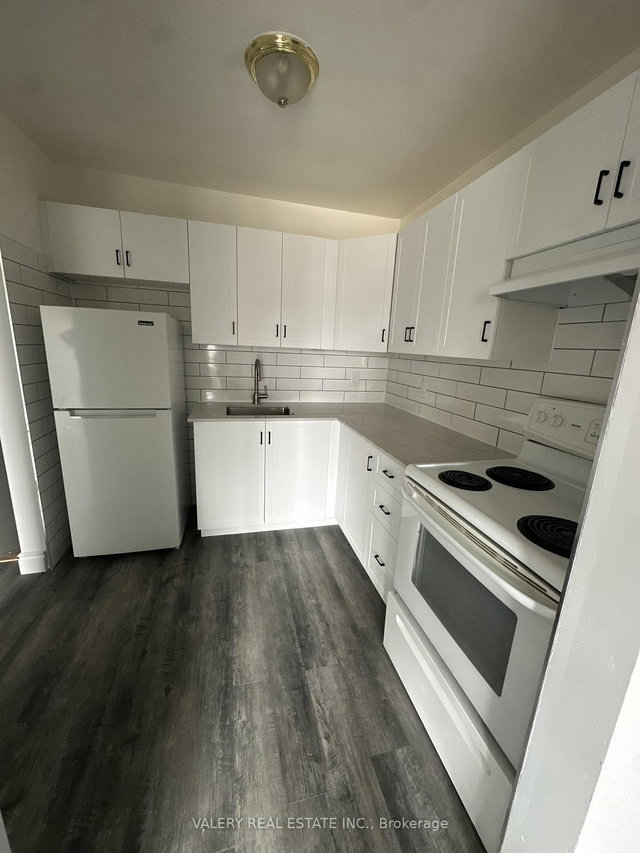 11 - 9 Lowndes Avenue