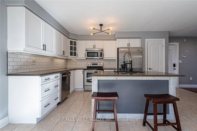 69 Kidd Cres, New Tecumseth, L9R 0C8 | Image 2