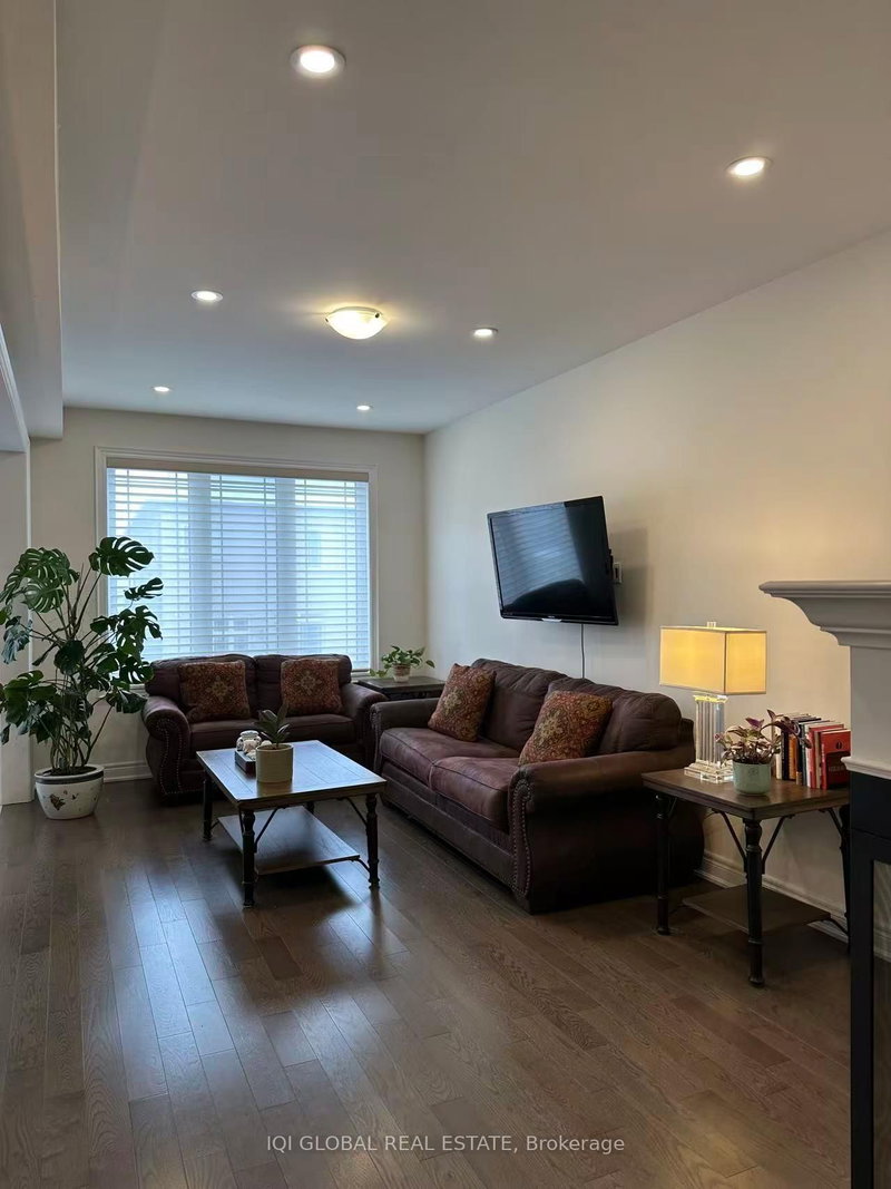 Upper Level - 50 Drizzel Cres, Richmond Hill, L4E 2G8 | Image 2