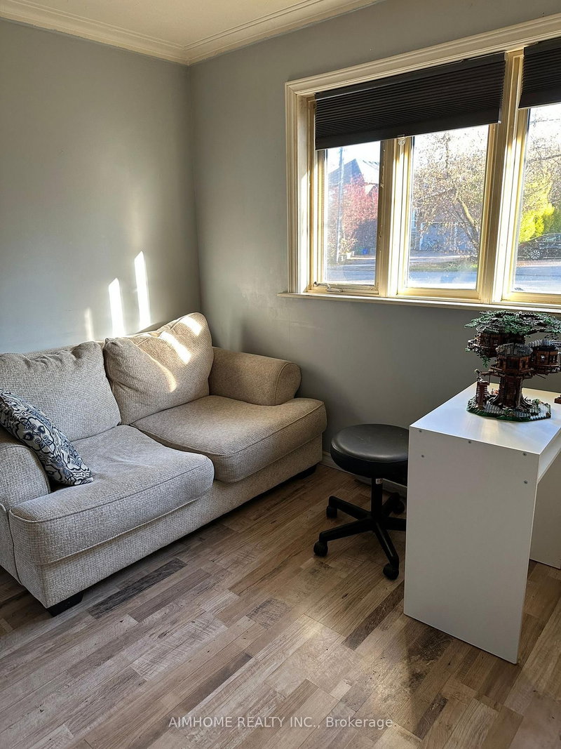 46 Elm Grove Ave S, Richmond Hill, L4E 2V3 | Image 2