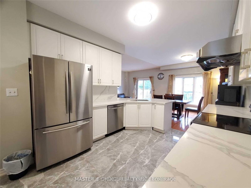 24 Golden Oak Ave, Richmond Hill, L4S 1Y6 | Image 2