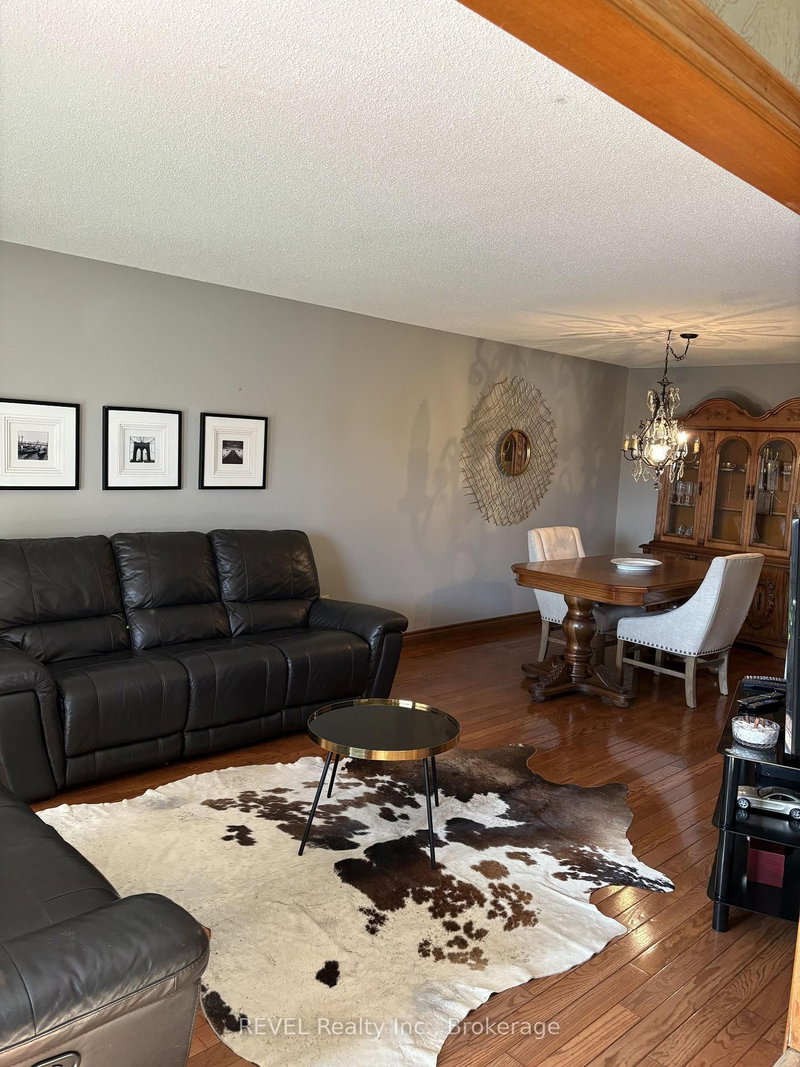 78 Ashburn Cres, Vaughan, L4L 1G9 | Image 2