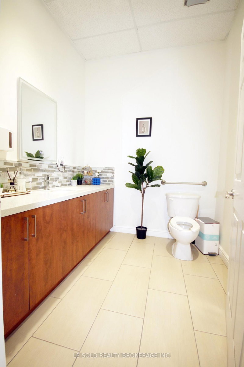 C1 - 125 Pedersen Dr, Aurora, L4G 0E3 | Image 3