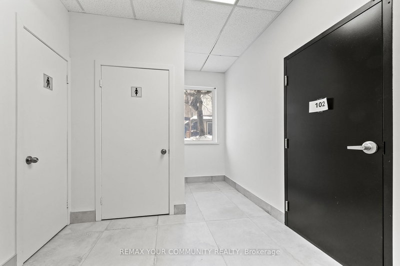 102 - 171 Main St S, Newmarket, L3Y 3Y9 | Image 3