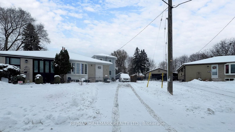 274 Demaine Cres, Richmond Hill, L4C 2W5 | Image 2