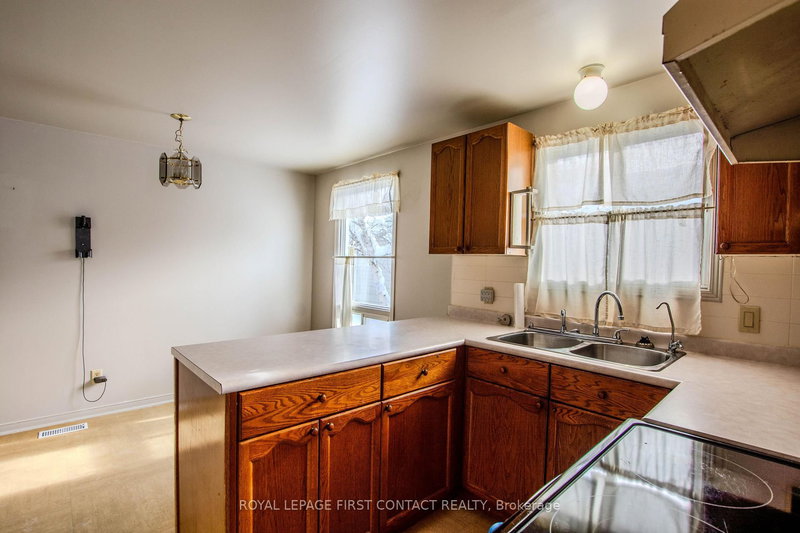 27 Royal Oak Dr, Innisfil, L0L 1L0 | Image 3
