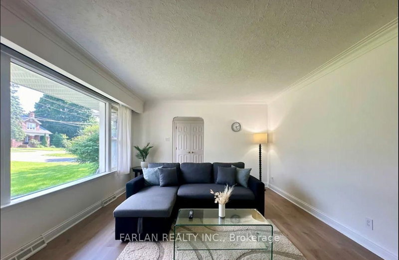 38 LAKE Ave, Richmond Hill, L4E 3G3 | Image 2