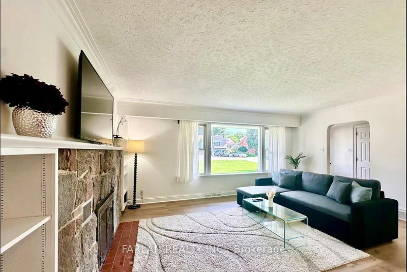 38 LAKE Ave, Richmond Hill, L4E 3G3 | Image 3