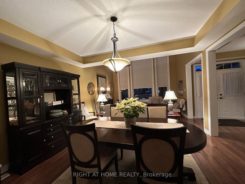 12 AMES Cres, Aurora, L4G 0C3 | Image 2