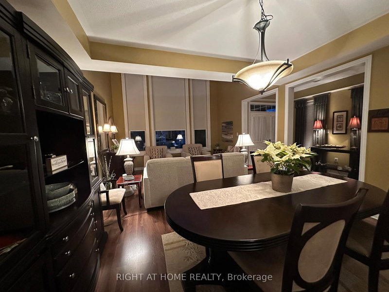 12 AMES Cres, Aurora, L4G 0C3 | Image 3