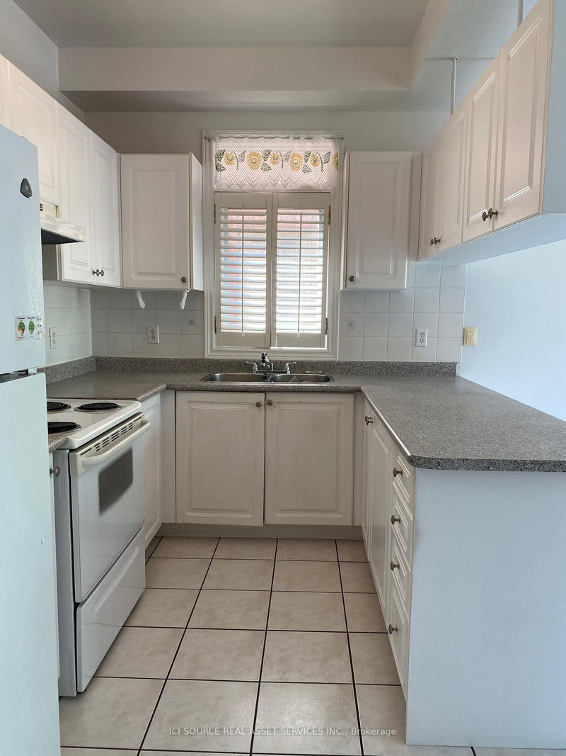 Upper Level - 169 Matthew Dr, Vaughan, L4L 9B1 | Image 3