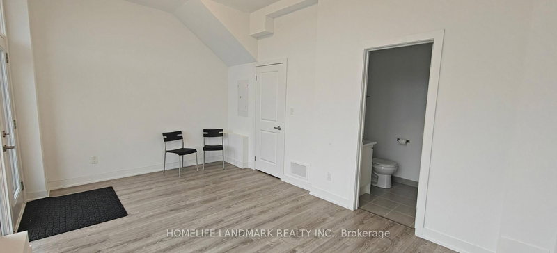 5494 Main St, Whitchurch-Stouffville, L4A 4W8 | Image 3