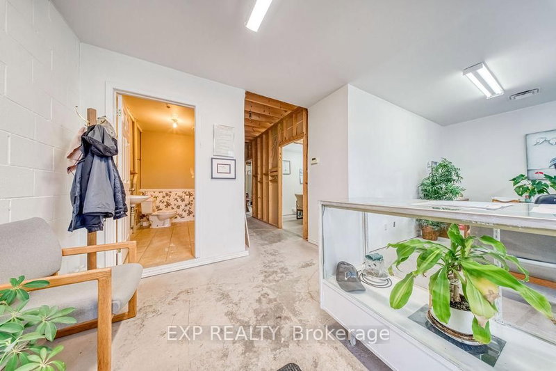 10 - 110 Pony Dr, Newmarket, L3Y 7B6 | Image 3