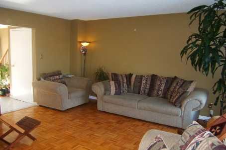 42 Coventry Crt, Richmond Hill, L4C8B8 | Image 2