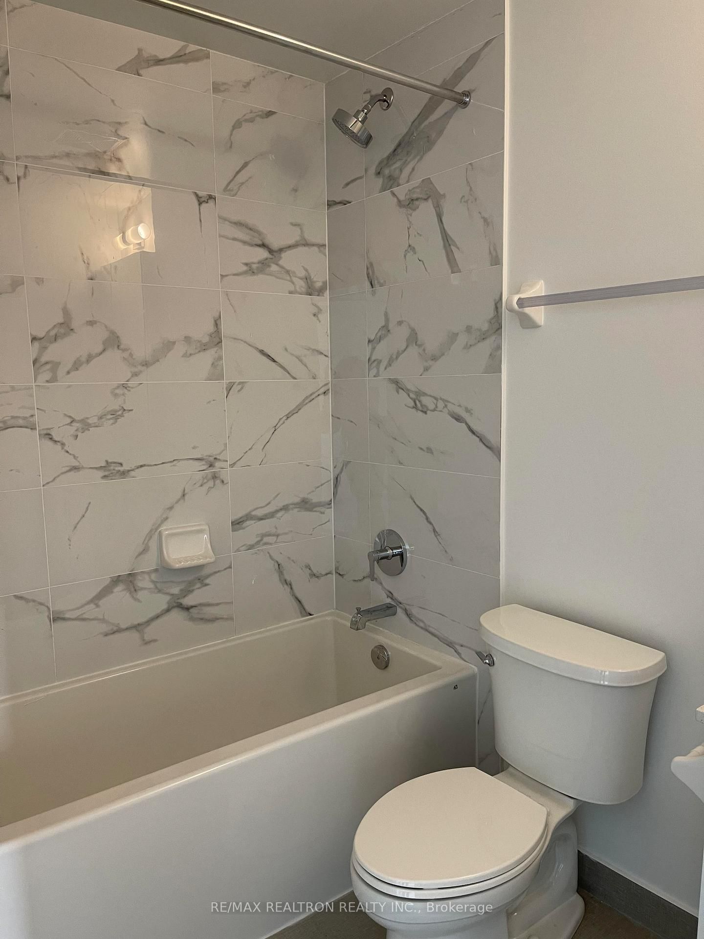 95 Oneida Crescent N, Unit LPH12 - Photo 8