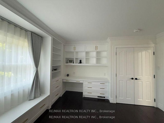 Upper 2 Bedrooms - 502 Palmer Avenue