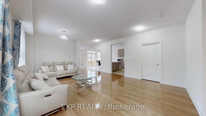 19 Meadow Vista Cres, East Gwillimbury, L9N 0T4 | Image 3