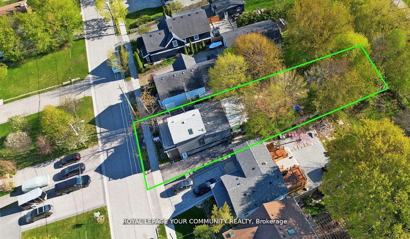 64 Machell Ave, Aurora, L4G 2R7 | Image 2