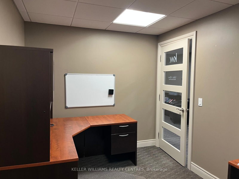 27-2A - 16945 Leslie St, Newmarket, L3Y 9A2 | Image 3