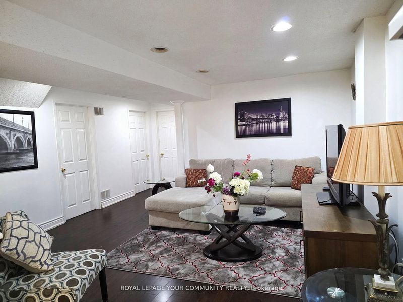 167 Berwick Cres W, Richmond Hill, L4C 0B4 | Image 2