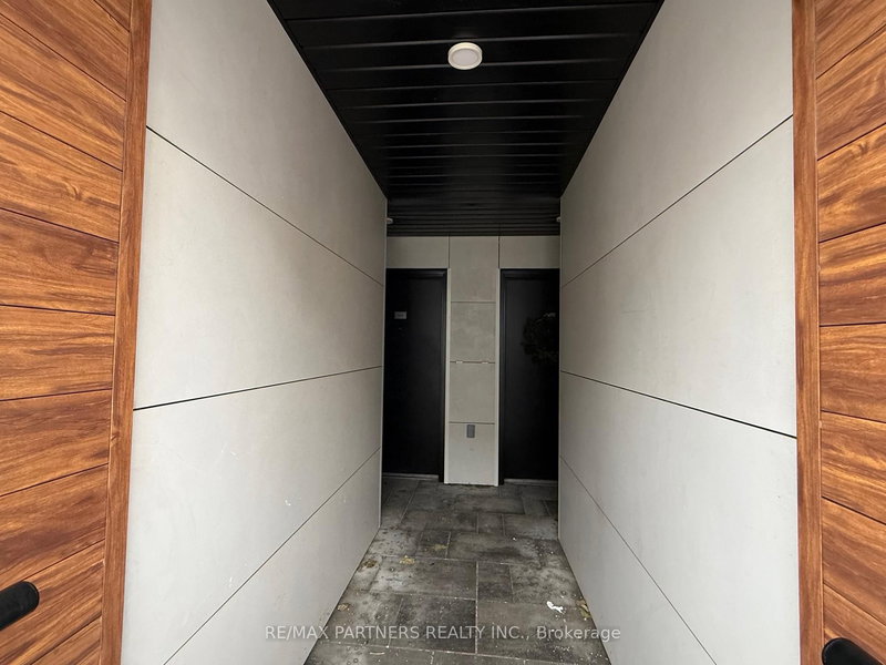 924 - 2 Steckley House Lane, Richmond Hill, L4S 0N4 | Image 3