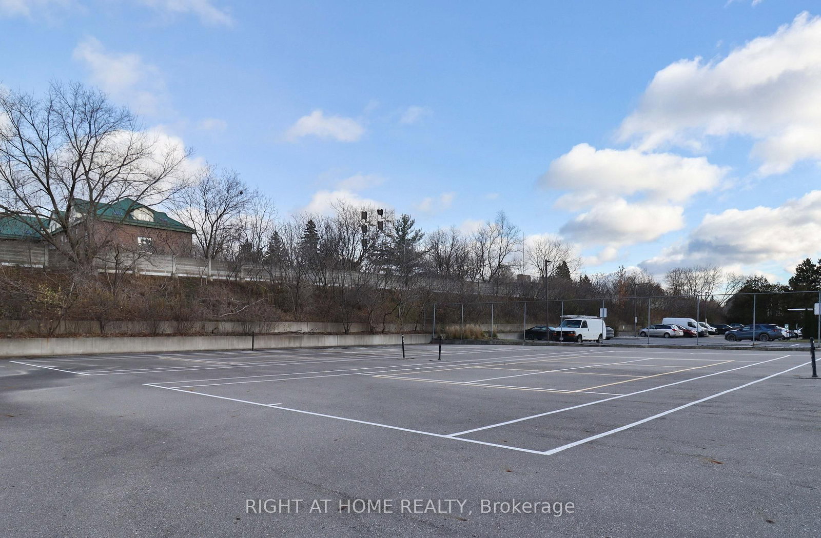 Condo for sale at 611-309 Major Mackenzie Drive, Richmond Hill, Ontario, L4C 9V5 - Harding - MLS: N12649566