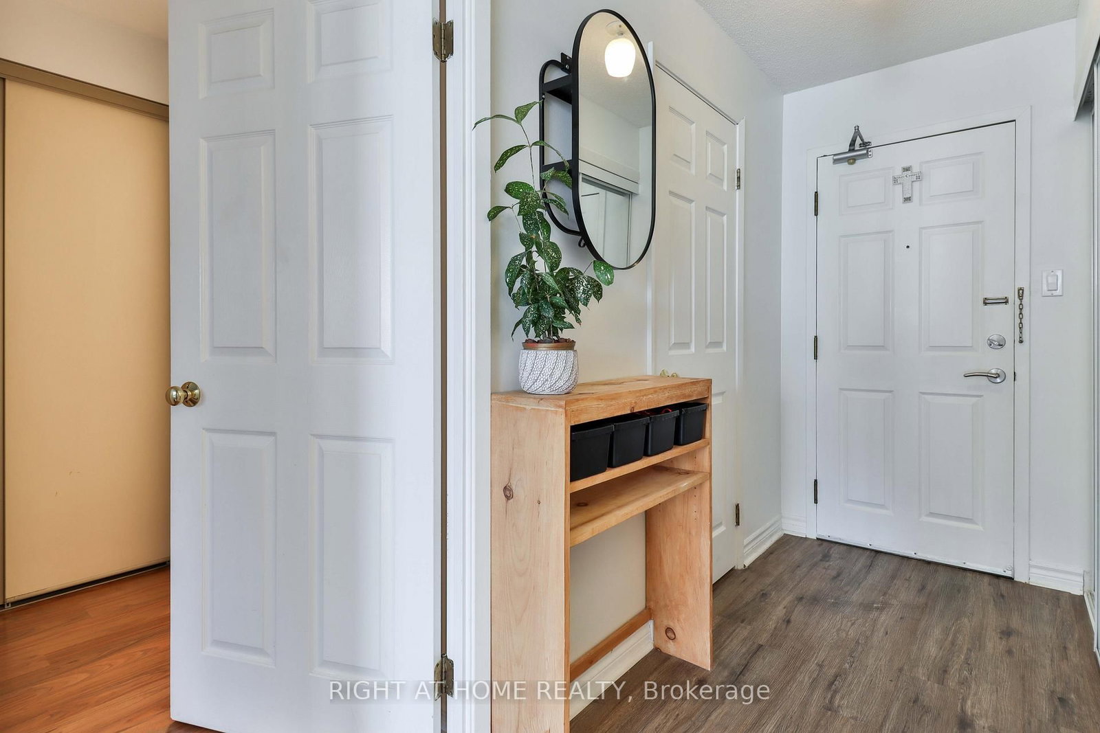 Condo for sale at 611-309 Major Mackenzie Drive, Richmond Hill, Ontario, L4C 9V5 - Harding - MLS: N12649566