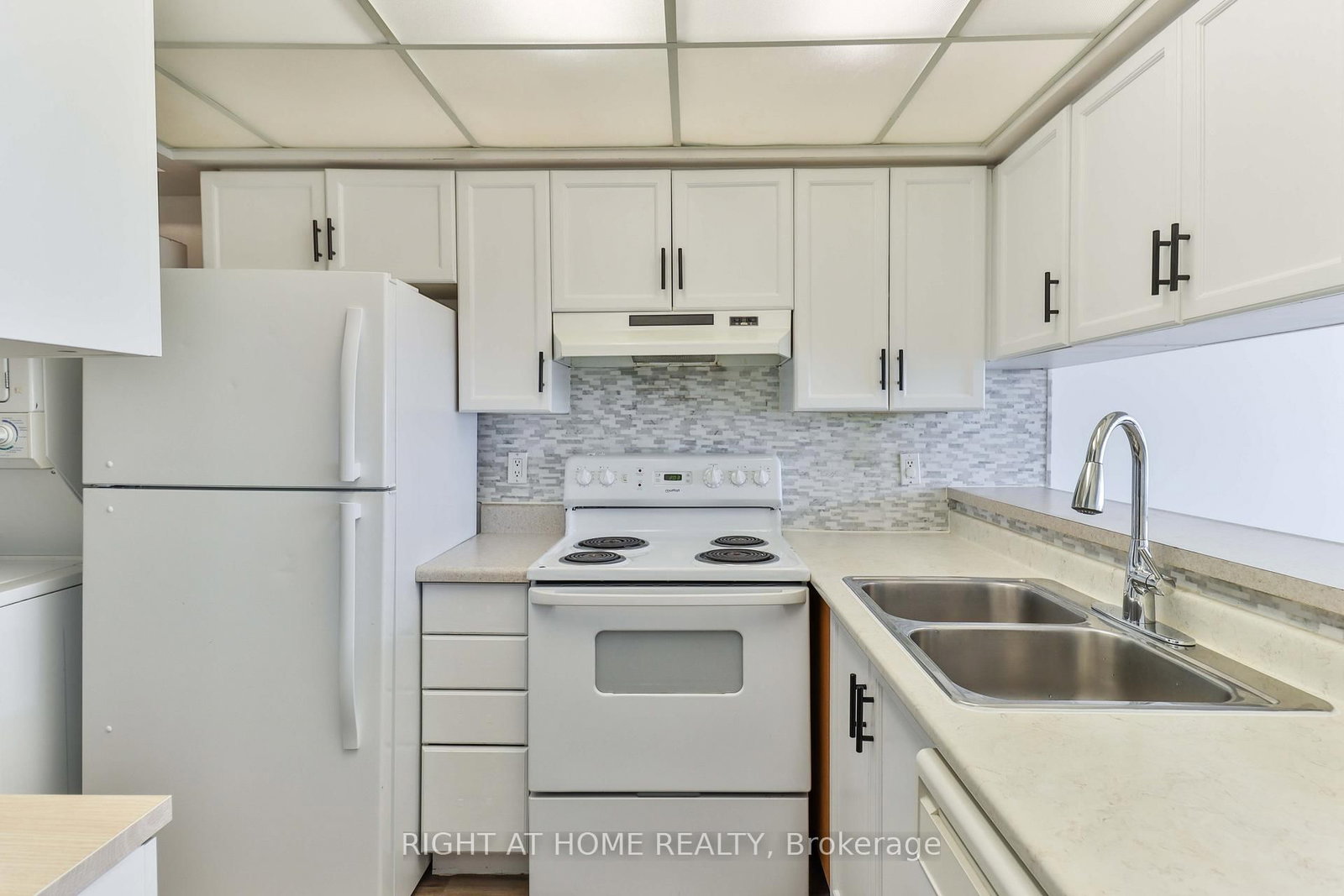 Condo for sale at 611-309 Major Mackenzie Drive, Richmond Hill, Ontario, L4C 9V5 - Harding - MLS: N12649566