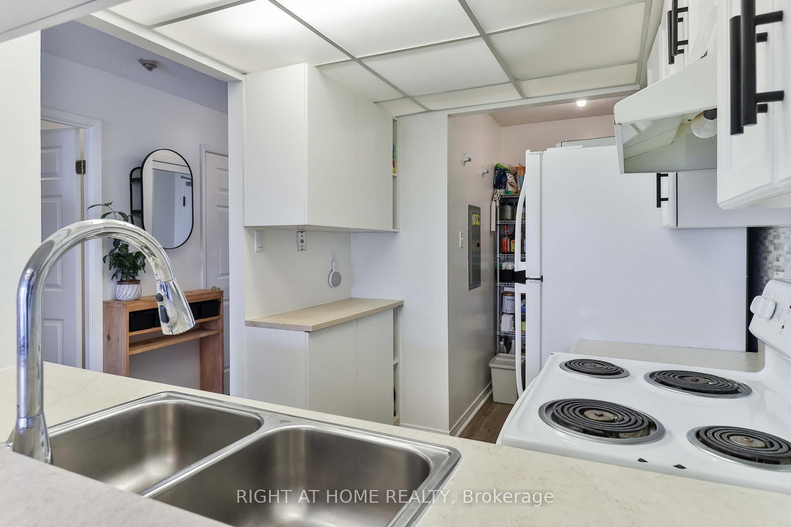 Condo for sale at 611-309 Major Mackenzie Drive, Richmond Hill, Ontario, L4C 9V5 - Harding - MLS: N12649566