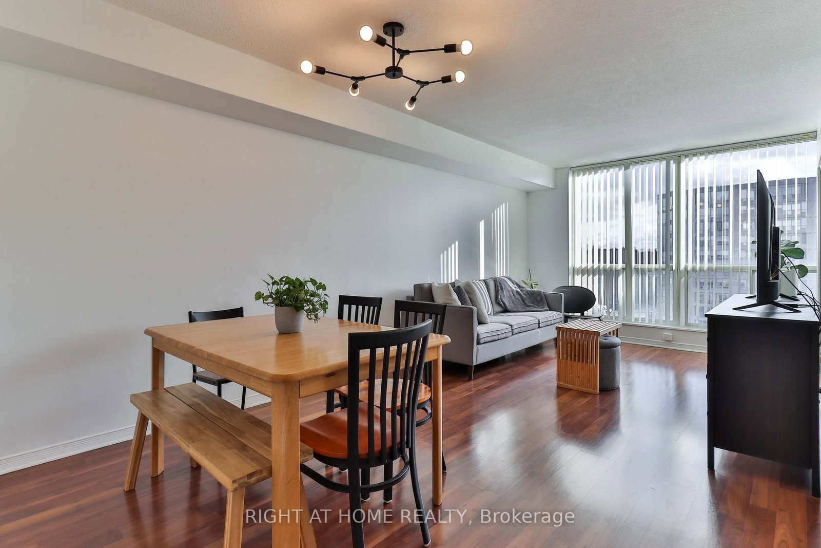 Condo for sale at 611-309 Major Mackenzie Drive, Richmond Hill, Ontario, L4C 9V5 - Harding - MLS: N12649566